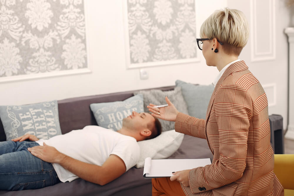 Brainspotting Therapy for Trauma Healing and Emotional Processing Therapist guiding a client through a Brainspotting therapy session for trauma and emotional healing
